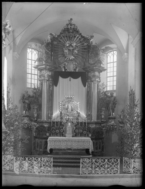 Oltář v kostele ve Starém Rožmitále
