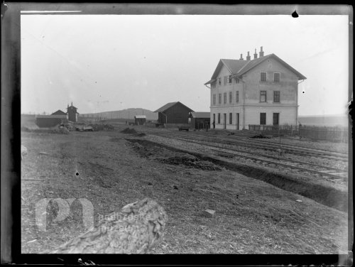 Stavba nádražní budovy