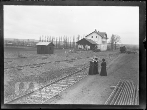 Stavba nádražní budovy