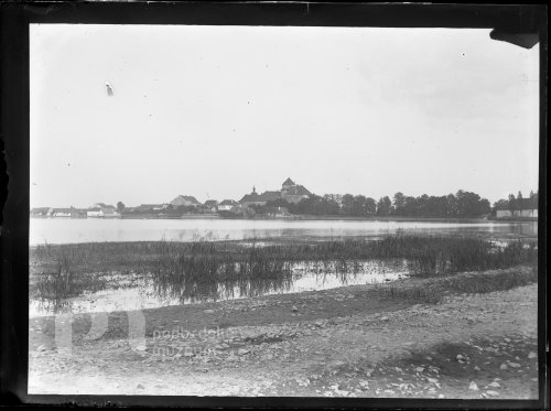 Rožmitál přes Podzámecký rybník