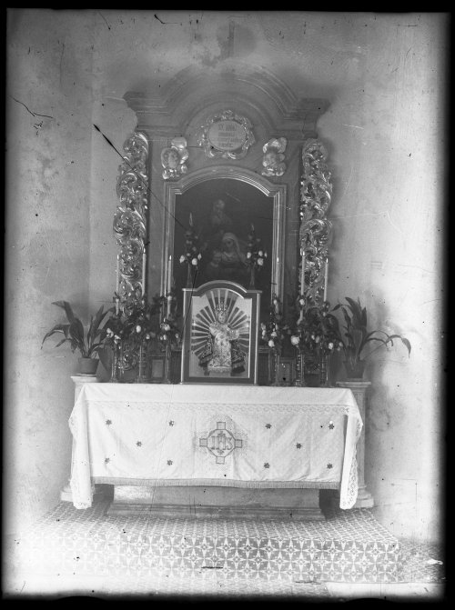 Oltář ve farním kostele