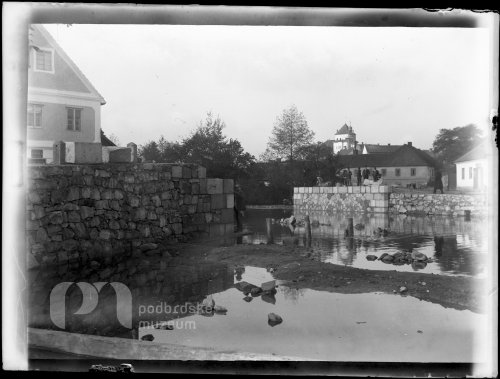 Mostní pilíře u Vočky koželuha