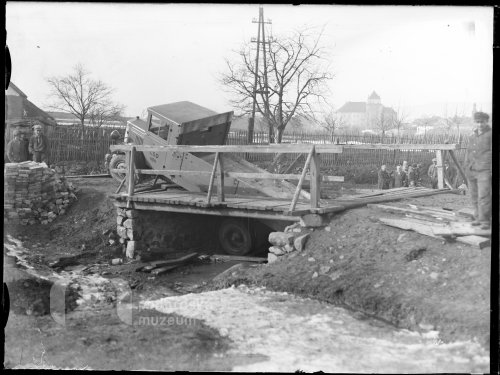 Havárie auta na mostě