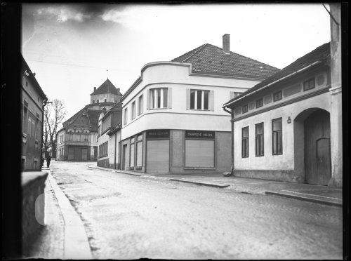 Záběr od mostu u sv. Jana směrem k zámku