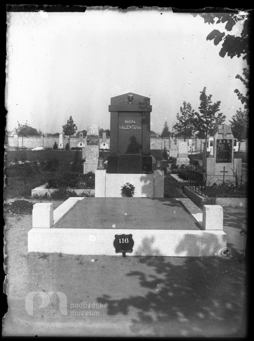 Hrobka rod. Valentovy