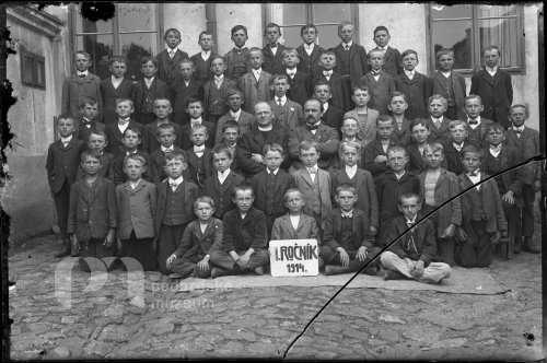 Školní děti v r. 1914