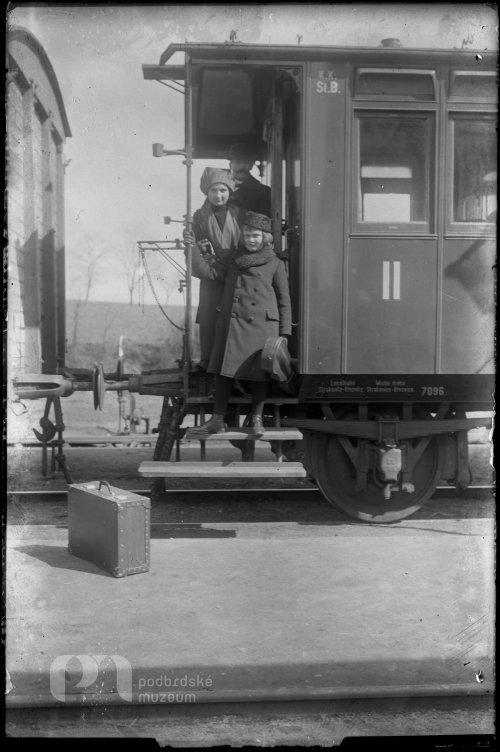 Výstup dětí z vlaku