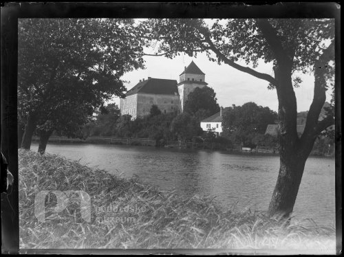 Zámek od olší Kuchynky