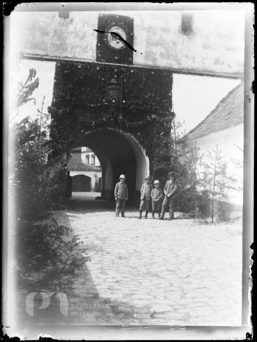 Brána zámku od sv. Anny