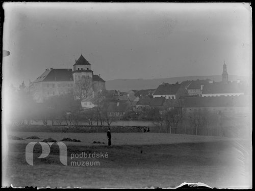 Pohled na Rožmitál se zámkem