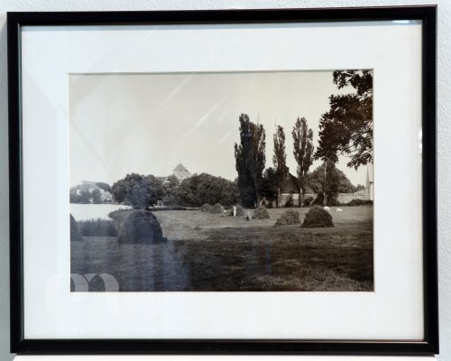 Zámecký dvůr a zámek od západu