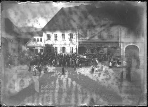 Pohřeb na náměstí