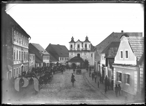 Dělostřelci na náměstí