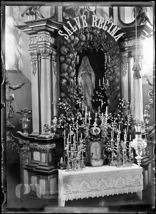 Oltář kostela ve Starém Rožmitále
