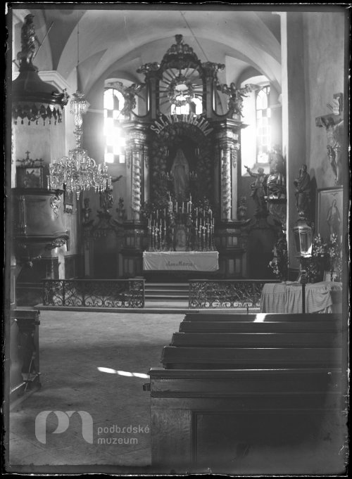 Oltář kostela ve Starém Rožmitále