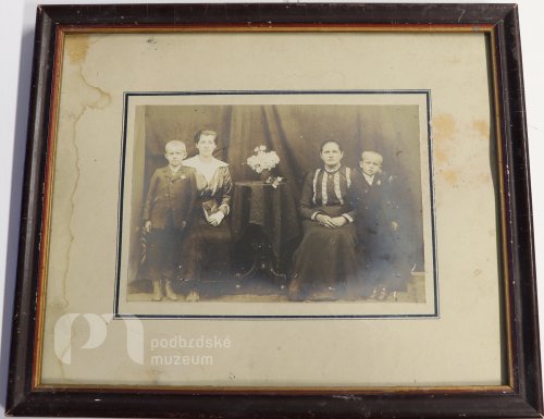 fotografie z půdy čp. 54, Starý Rožmitál