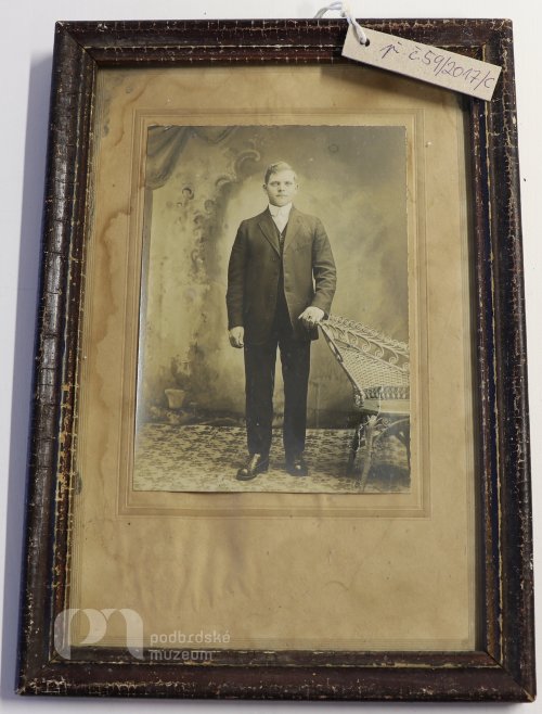 fotografie z půdy čp. 54, Starý Rožmitál