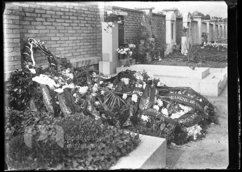 Hrob R. R. Hofmeistera