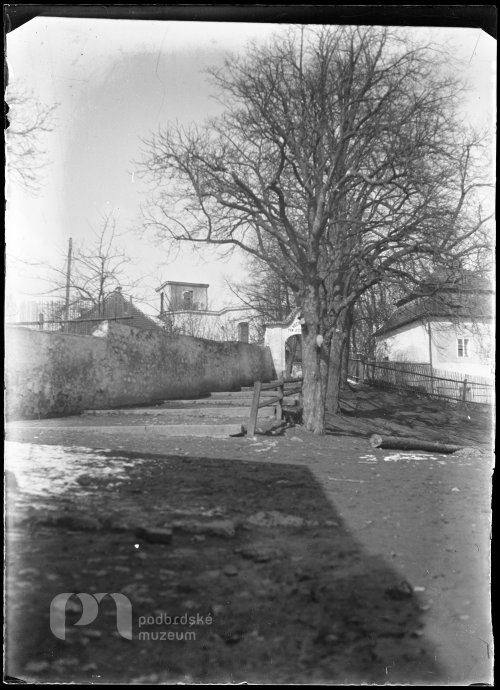 Farní kostel po požáru 1933