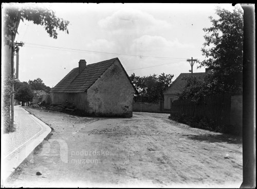 Domek čp. 136 a 137 při demolici