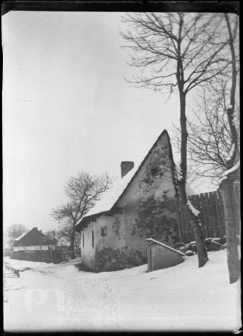 Nábřeží rybníka Jez