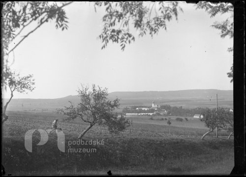 Krajina s kostelem ve Starém Rožmitále