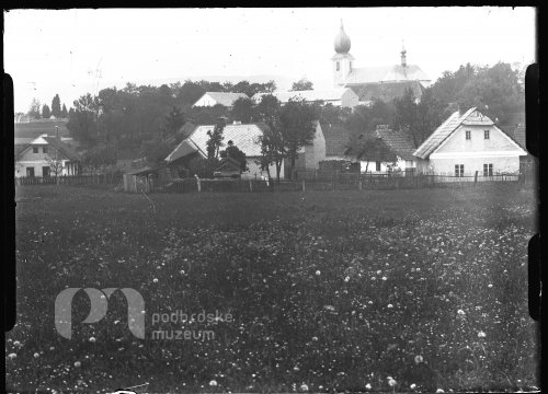 Starý Rožmitál s kostelem