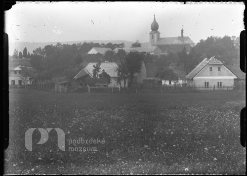 Starý Rožmitál s kostelem