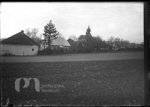 Starý Rožmitál s kostelem