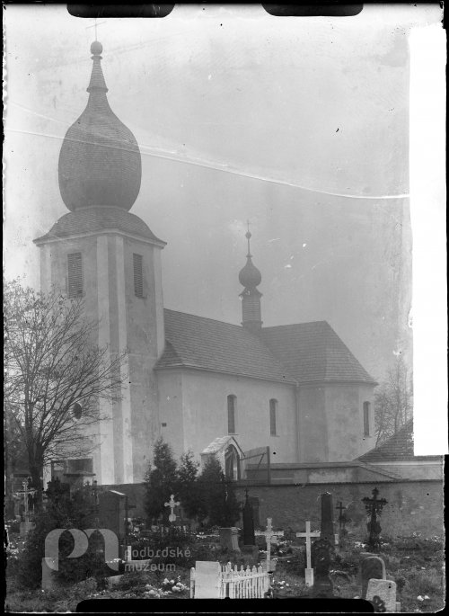 Hřbitov a kostel ve Starém Rožmitále