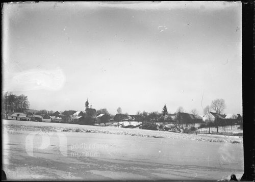 Starý Rožmitál s kostelem