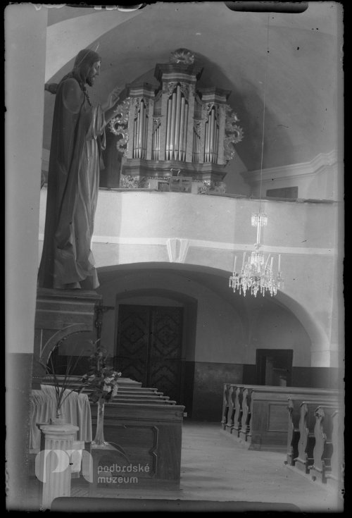 Interiér kostela ve Starém Rožmitále