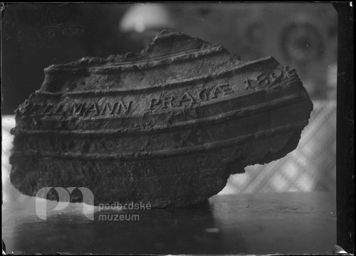 Zbytek zvonu po požáru v roce 1933