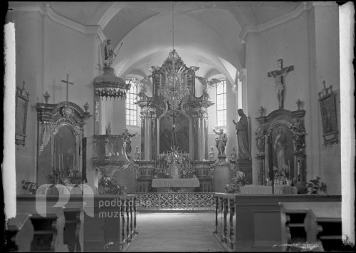 Interiér kostela ve Starém Rožmitále