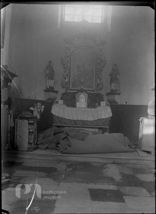 Boční oltář v kostele ve Starém Rožmitále