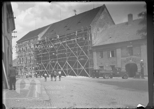 Rekonstrukce škol na náměstí