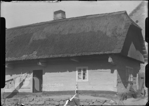 Roubenka s doškovou střechou