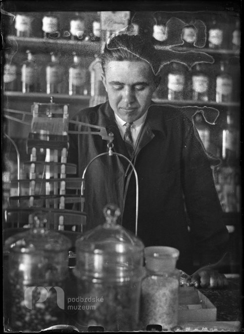 Mladík v lékárně