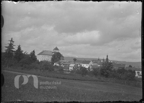 Pohled na zámek a město Rožmitál