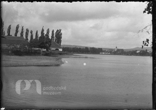 Pohled přes Podzámecký rybník