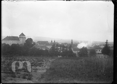 Pohled na Rožmitál se zámkem