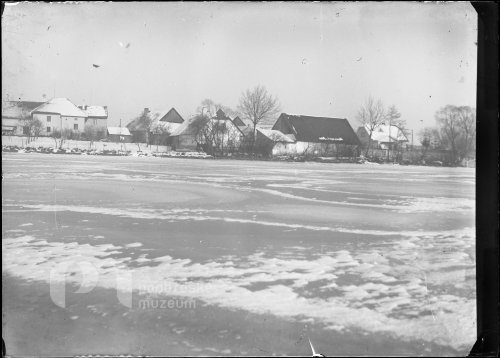 Zamrzlý Podzámecký rybník