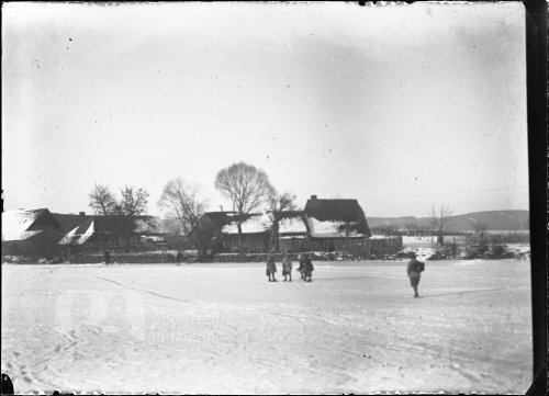 Na zamrzlém Podzámeckém rybníce