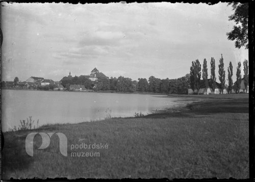 Pohled na Rožmitál přes Podzámecký rybník