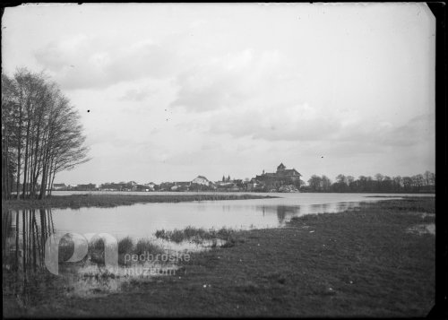 Pohled na Rožmitál přes Podzámecký rybník